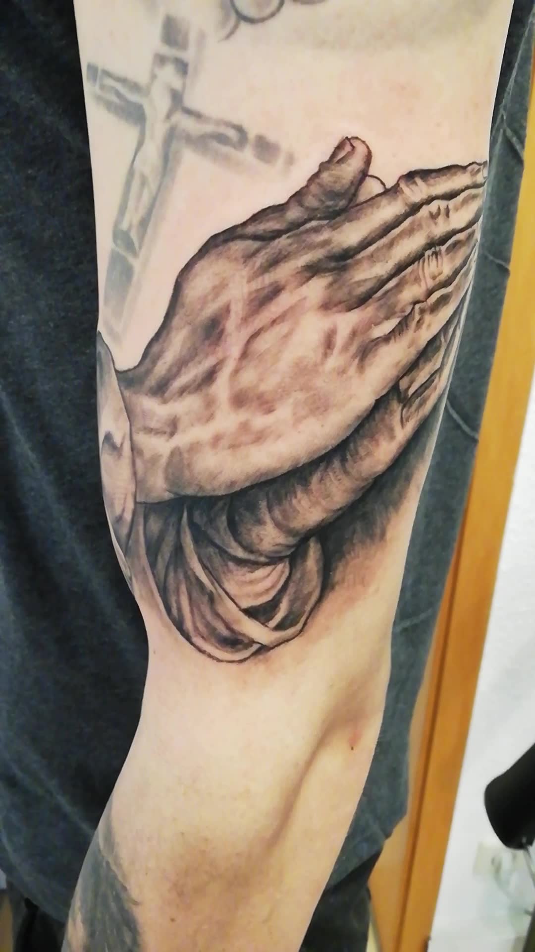 praying hands ansehen